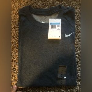 Brand new men’s Nike shirt